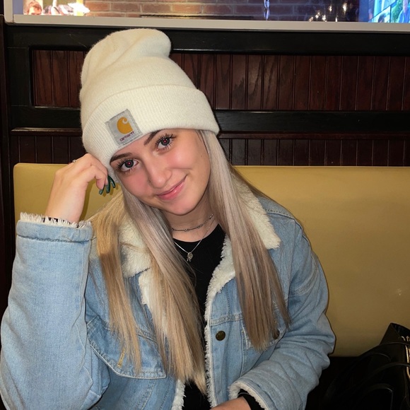 Meet your Posher, Hailey - Picture 1 of 1